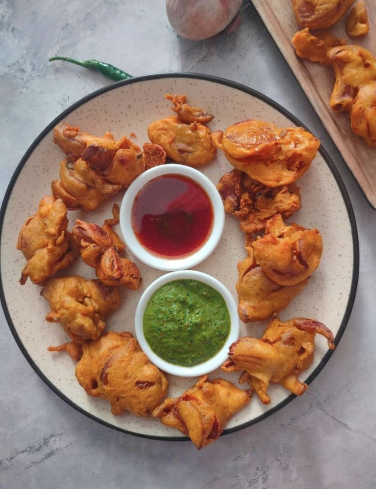 Mixed veggie pakoras on a plate